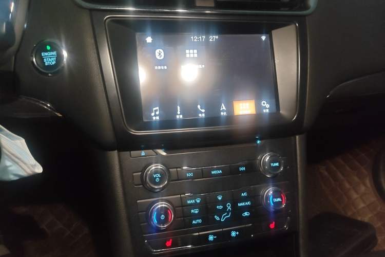 Used Ford Taurus 2016 EcoBoost 180 Luxury Model Audio And AC Panel