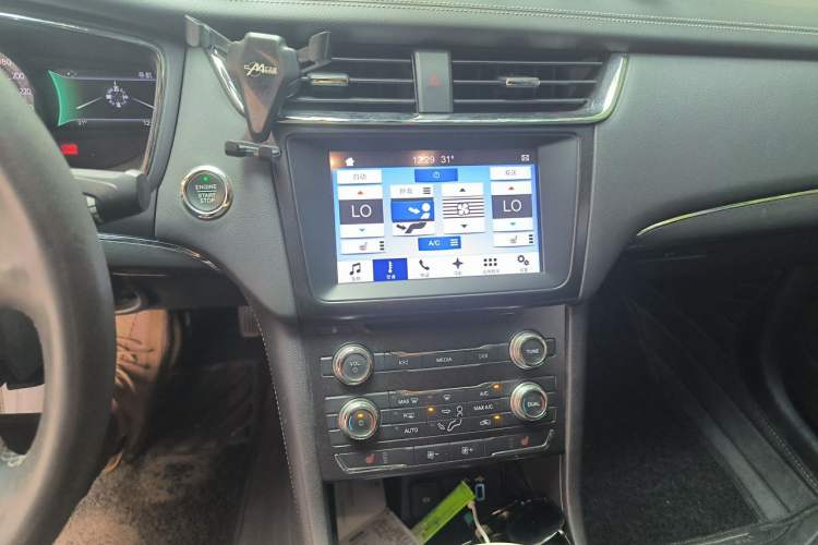 Used Ford Taurus 2016 EcoBoost 180 Luxury Model Audio And AC Panel