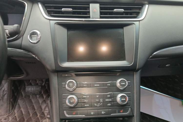 Used Ford Taurus 2016 EcoBoost 180 Luxury Model Audio And AC Panel