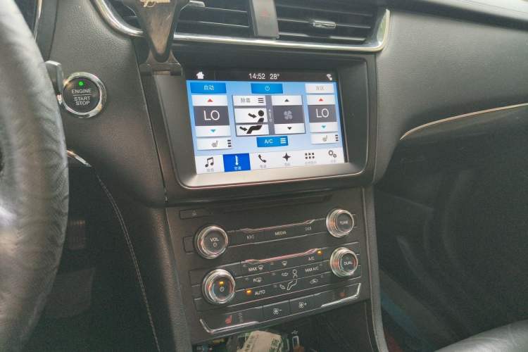 Used Ford Taurus 2016 EcoBoost 180 Luxury Model Audio And AC Panel
