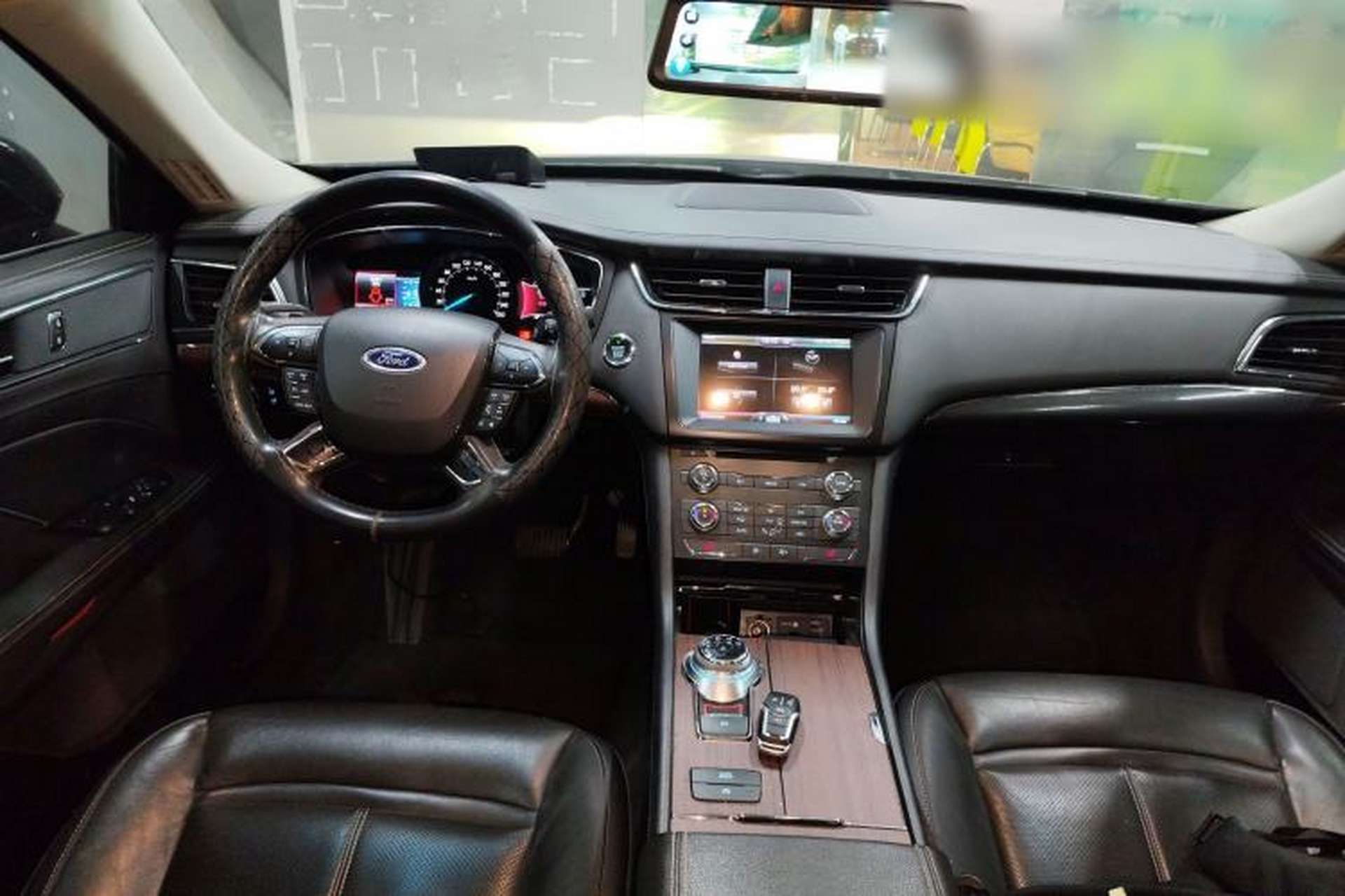 Used Ford Taurus 2016 EcoBoost 180 Luxury Model Center Console