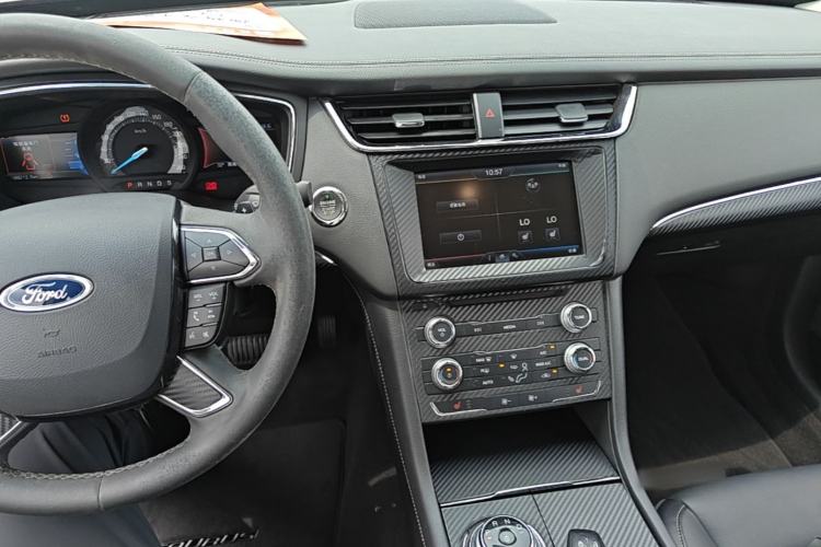 Used Ford Taurus 2016 EcoBoost 180 Luxury Model Center Console