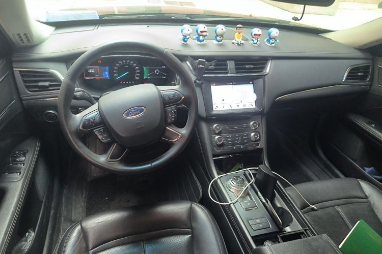 Used Ford Taurus 2016 EcoBoost 180 Luxury Model Center Console