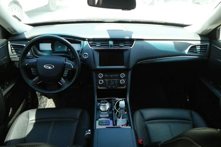 Used Ford Taurus 2016 EcoBoost 180 Luxury Model Center Console