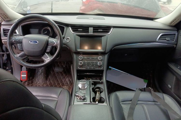 Used Ford Taurus 2016 EcoBoost 180 Luxury Model Center Console