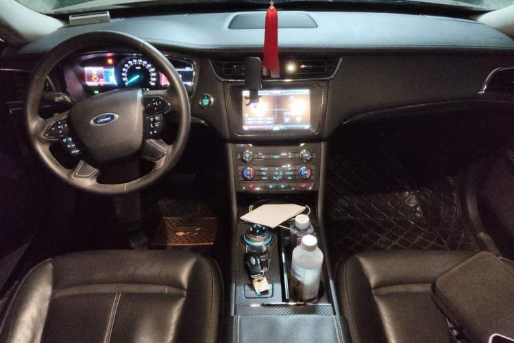 Used Ford Taurus 2016 EcoBoost 180 Luxury Model Center Console