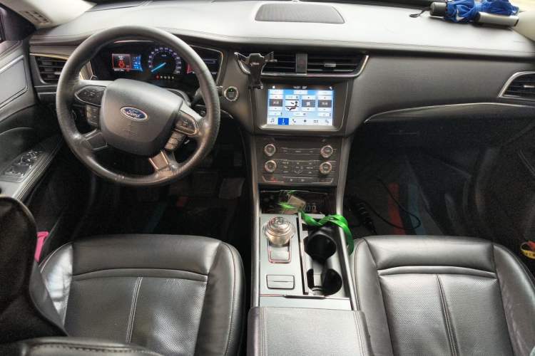 Used Ford Taurus 2016 EcoBoost 180 Luxury Model Center Console