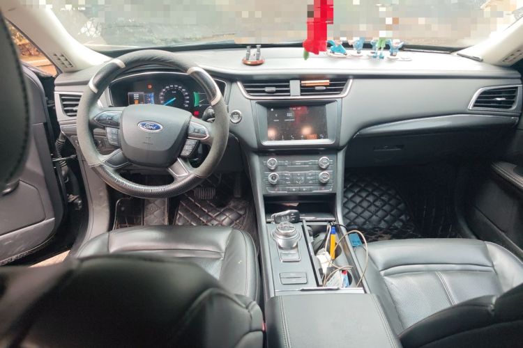 Used Ford Taurus 2016 EcoBoost 180 Luxury Model Center Console