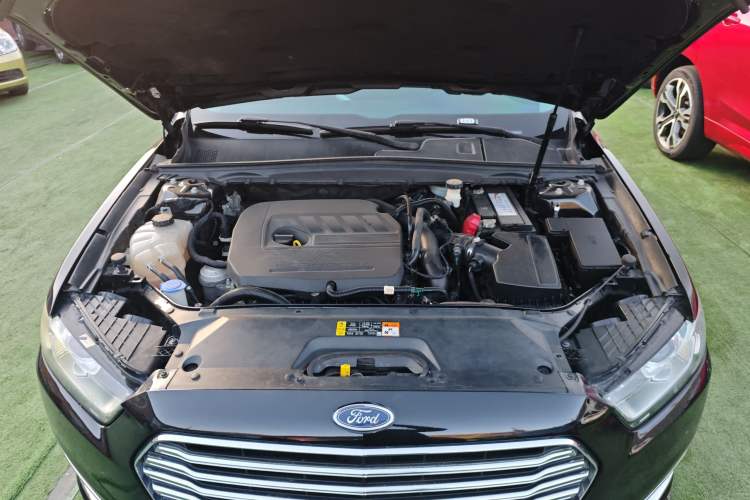 Used Ford Taurus 2016 EcoBoost 180 Luxury Model Engine Bay