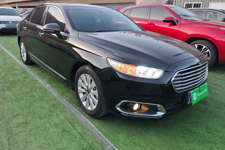 Used Ford Taurus 2016 EcoBoost 180 Luxury Model Front Right 45 Deg
