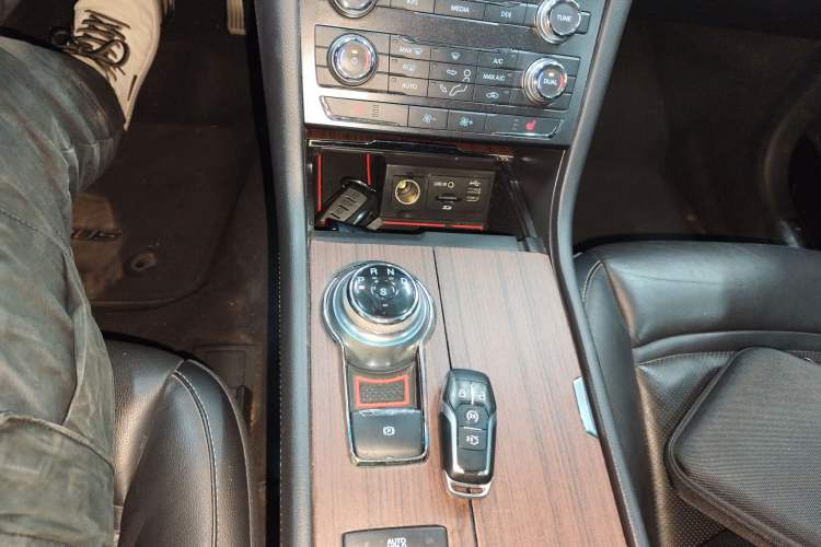 Used Ford Taurus 2016 EcoBoost 180 Luxury Model Gear Lever