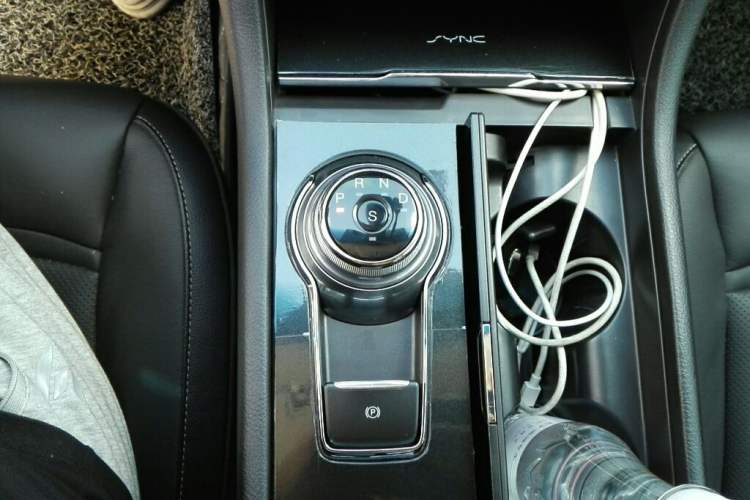Used Ford Taurus 2016 EcoBoost 180 Luxury Model Gear Lever