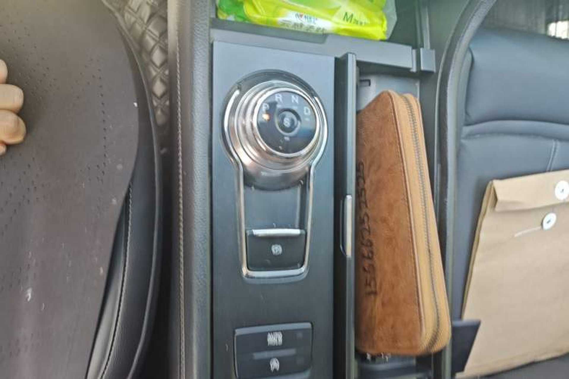 Used Ford Taurus 2016 EcoBoost 180 Luxury Model Gear Lever