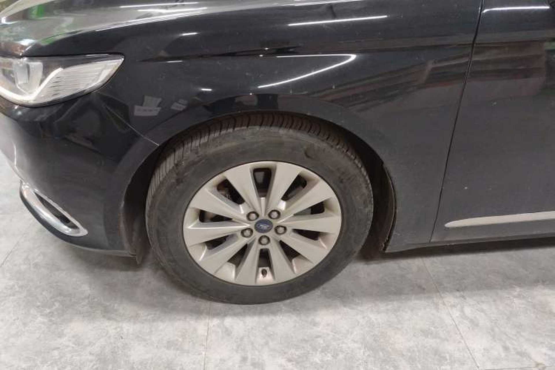 Used Ford Taurus 2016 EcoBoost 180 Luxury Model Left Front Wheel Hub