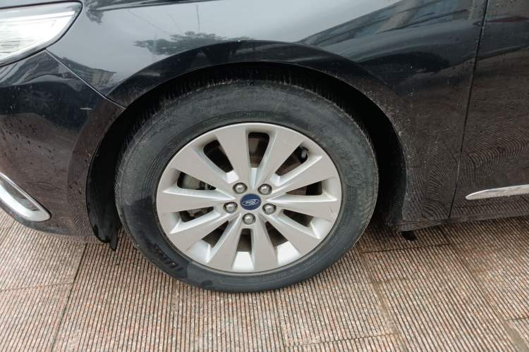 Used Ford Taurus 2016 EcoBoost 180 Luxury Model Left Front Wheel Hub