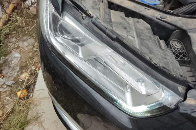 Used Ford Taurus 2016 EcoBoost 180 Luxury Model Right Front Headlight