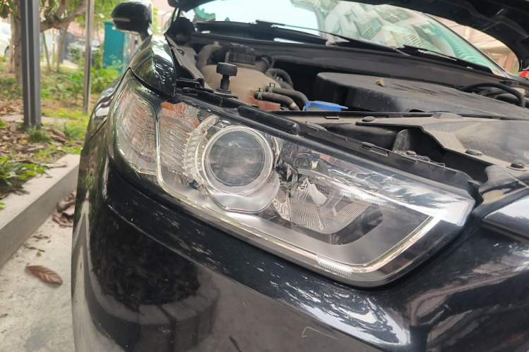 Used Ford Taurus 2016 EcoBoost 180 Luxury Model Right Front Headlight