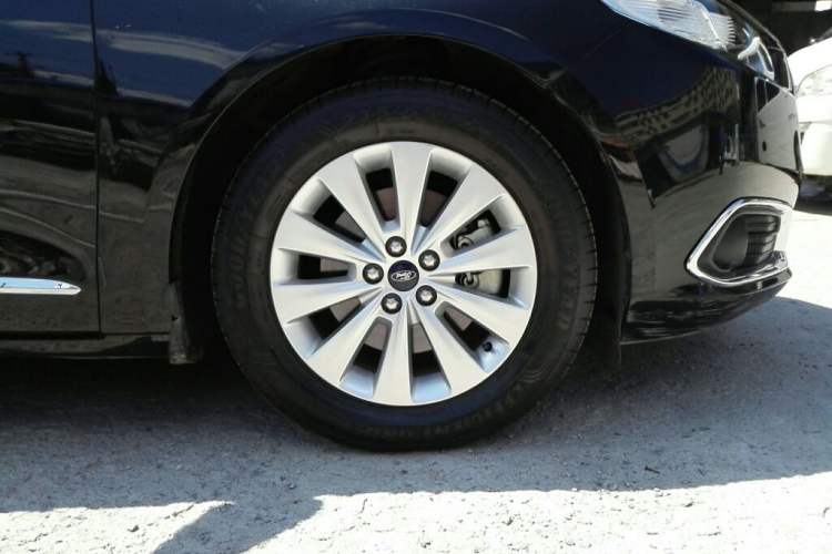 Used Ford Taurus 2016 EcoBoost 180 Luxury Model Right Front Wheel Hub