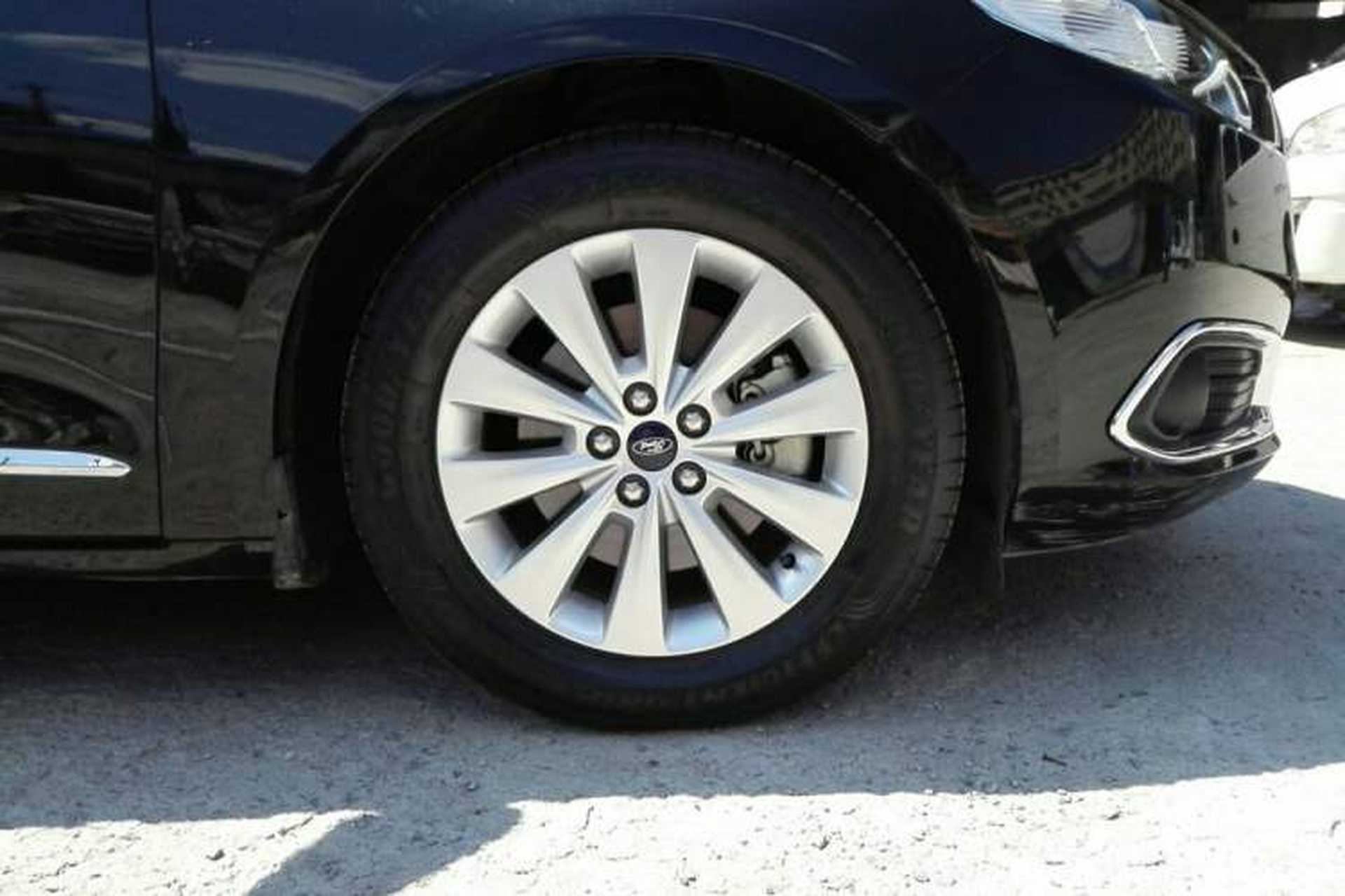Used Ford Taurus 2016 EcoBoost 180 Luxury Model Right Front Wheel Hub