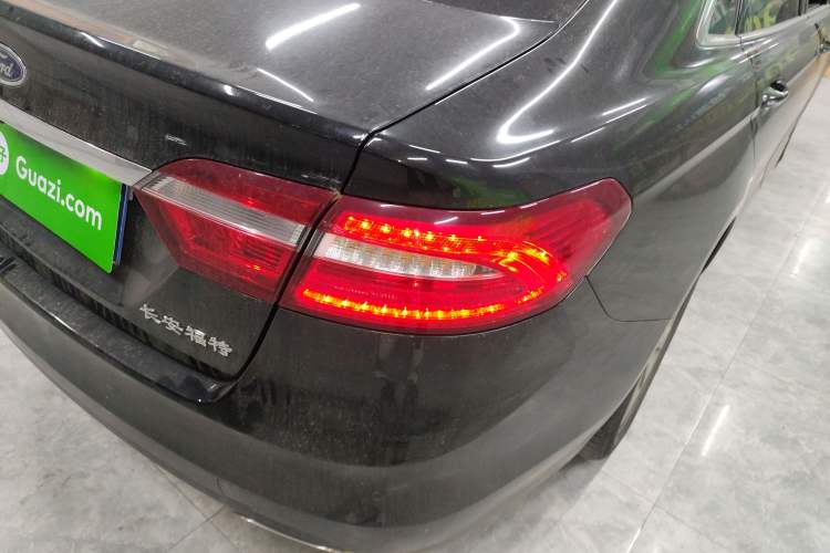 Used Ford Taurus 2016 EcoBoost 180 Luxury Model Right Rear Taillight