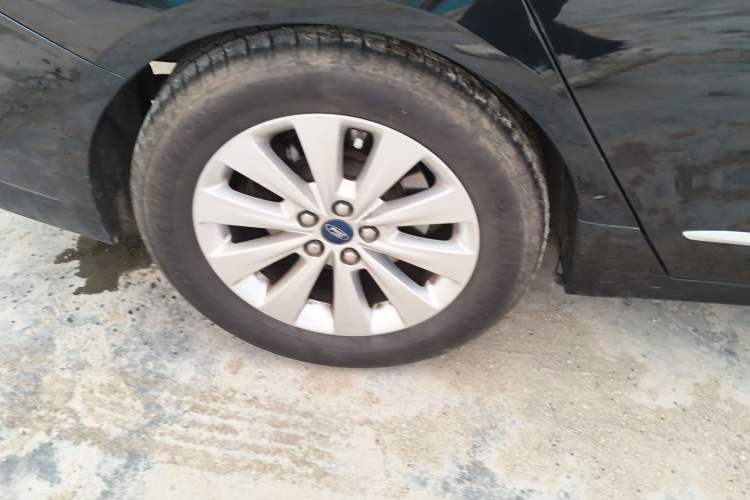 Used Ford Taurus 2016 EcoBoost 180 Luxury Model Right Rear Wheel Hub