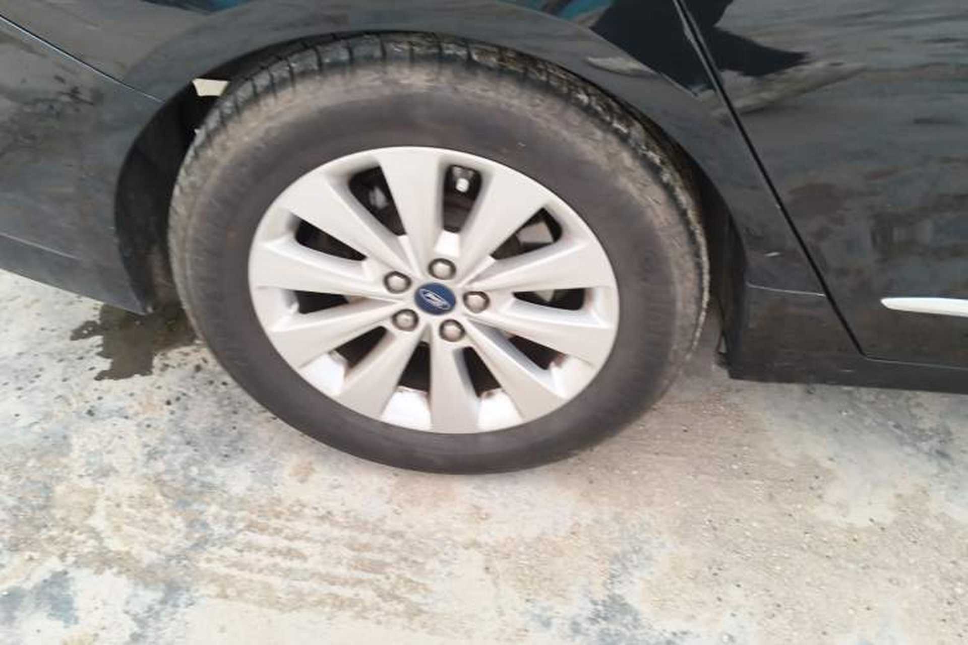 Used Ford Taurus 2016 EcoBoost 180 Luxury Model Right Rear Wheel Hub