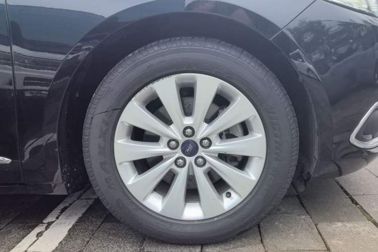 Used Ford Taurus 2016 EcoBoost 180 Luxury Model Right Rear Wheel Hub