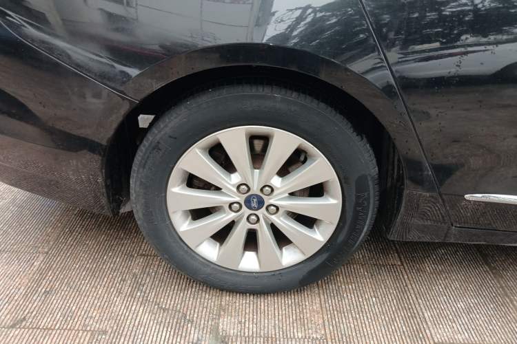 Used Ford Taurus 2016 EcoBoost 180 Luxury Model Right Rear Wheel Hub