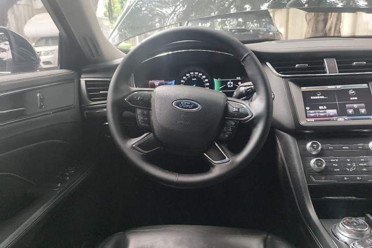 Used Ford Taurus 2016 EcoBoost 180 Luxury Model Steering Wheel