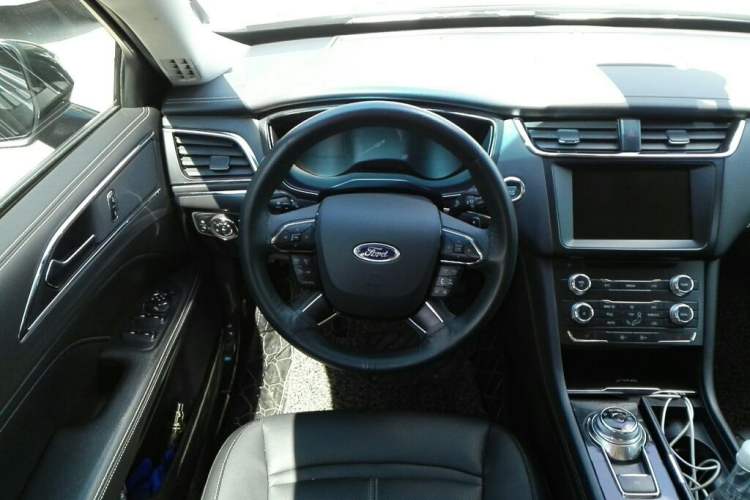 Used Ford Taurus 2016 EcoBoost 180 Luxury Model Steering Wheel