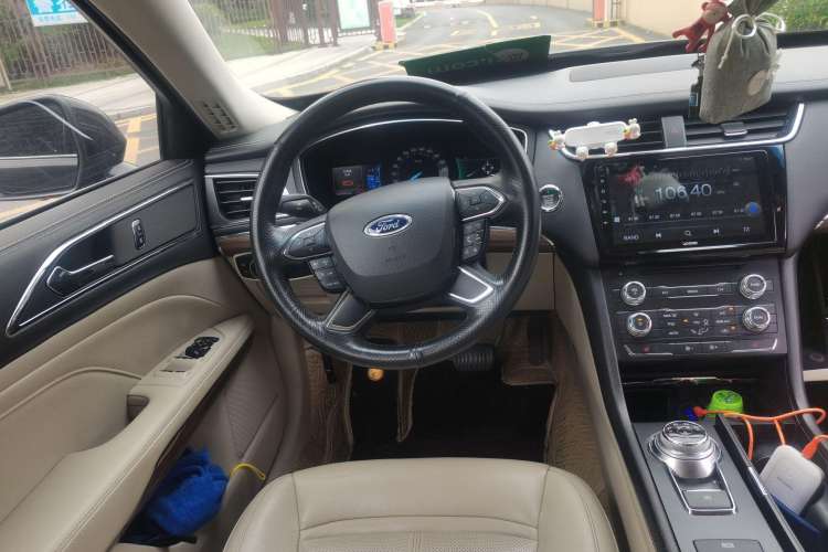 Used Ford Taurus 2016 EcoBoost 180 Luxury Model Steering Wheel