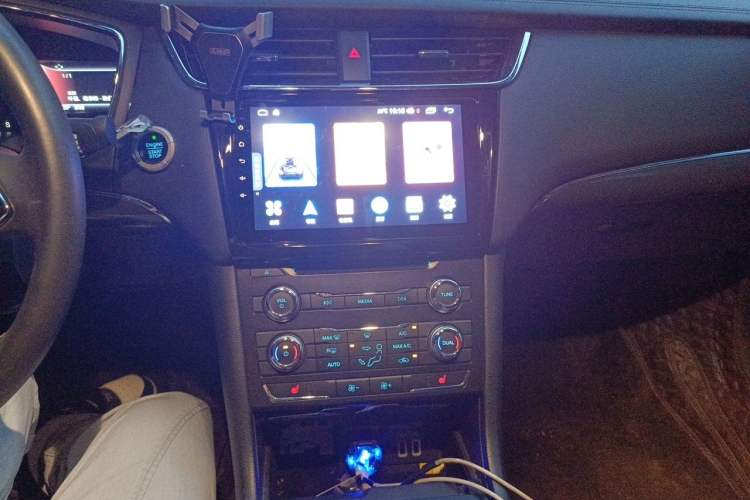 Used Ford Taurus 2016 EcoBoost 180 Luxury Model Audio And AC Panel