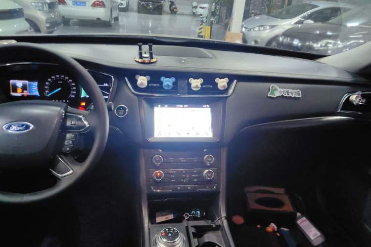 Used Ford Taurus 2016 EcoBoost 180 Luxury Model Audio And AC Panel