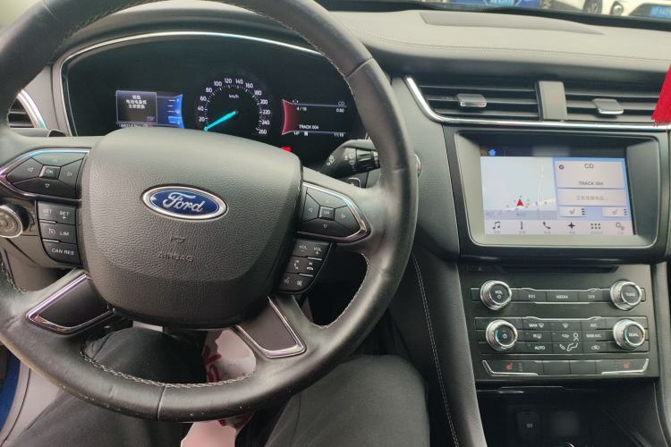 Used Ford Taurus 2016 EcoBoost 180 Luxury Model Center Console