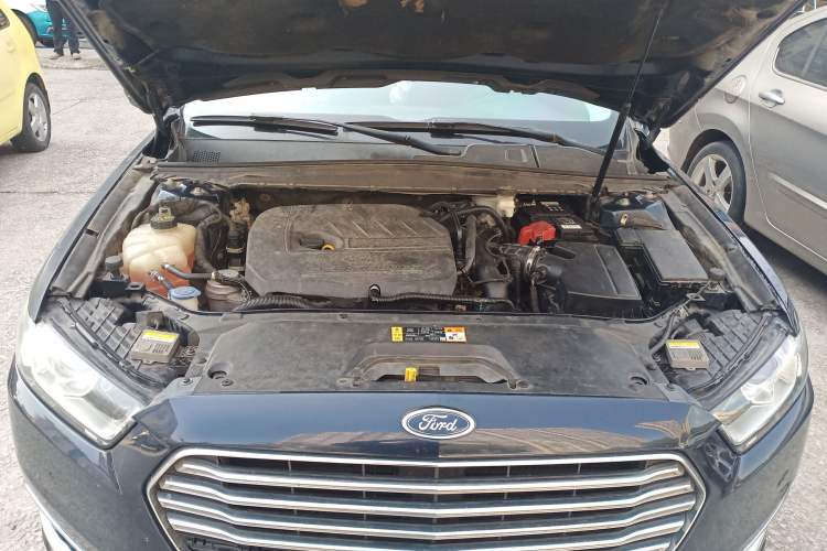 Used Ford Taurus 2016 EcoBoost 180 Luxury Model Engine Bay