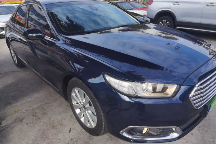 Used Ford Taurus 2016 EcoBoost 180 Luxury Model Front Right 45 Deg