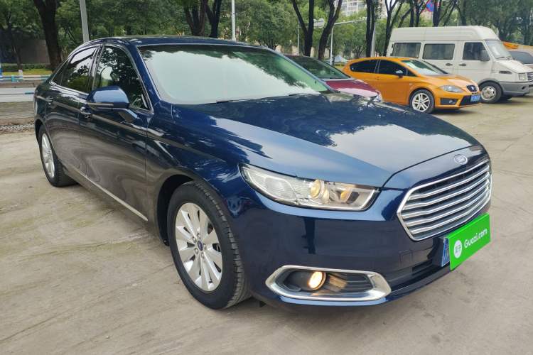 Used Ford Taurus 2016 EcoBoost 180 Luxury Model Front Right 45 Deg