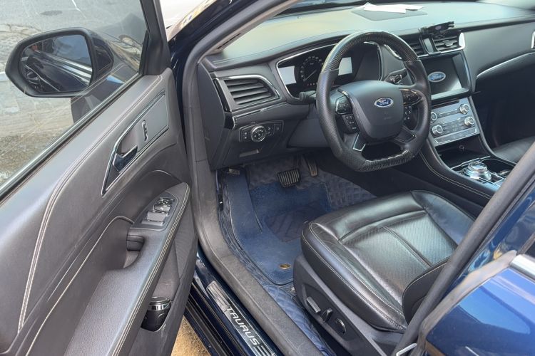 Used Ford Taurus 2016 EcoBoost 180 Luxury Model Interior 2