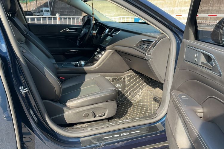 Used Ford Taurus 2016 EcoBoost 180 Luxury Model Interior 4