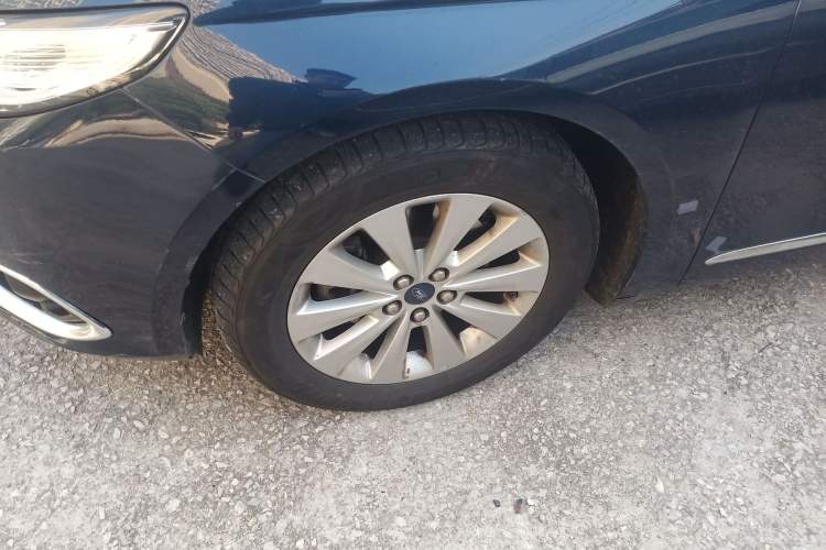 Used Ford Taurus 2016 EcoBoost 180 Luxury Model Left Front Wheel Hub