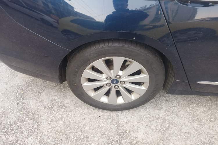 Used Ford Taurus 2016 EcoBoost 180 Luxury Model Right Rear Wheel Hub