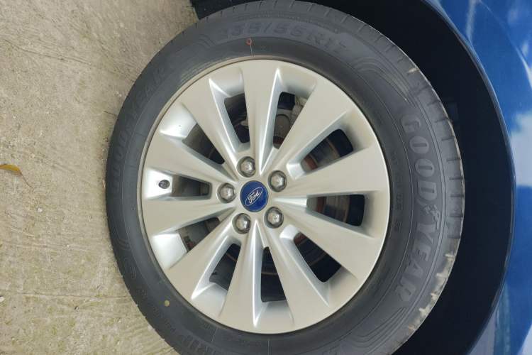 Used Ford Taurus 2016 EcoBoost 180 Luxury Model Right Rear Wheel Hub