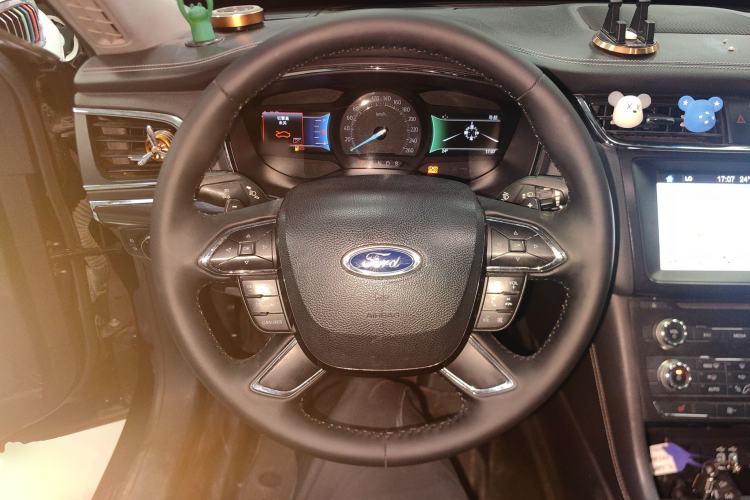 Used Ford Taurus 2016 EcoBoost 180 Luxury Model Steering Wheel