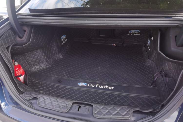 Used Ford Taurus 2016 EcoBoost 180 Luxury Model Trunk