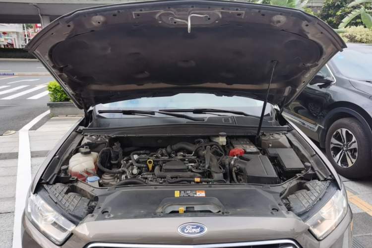 Used Ford Taurus 2016 EcoBoost 180 Luxury Model Engine Bay