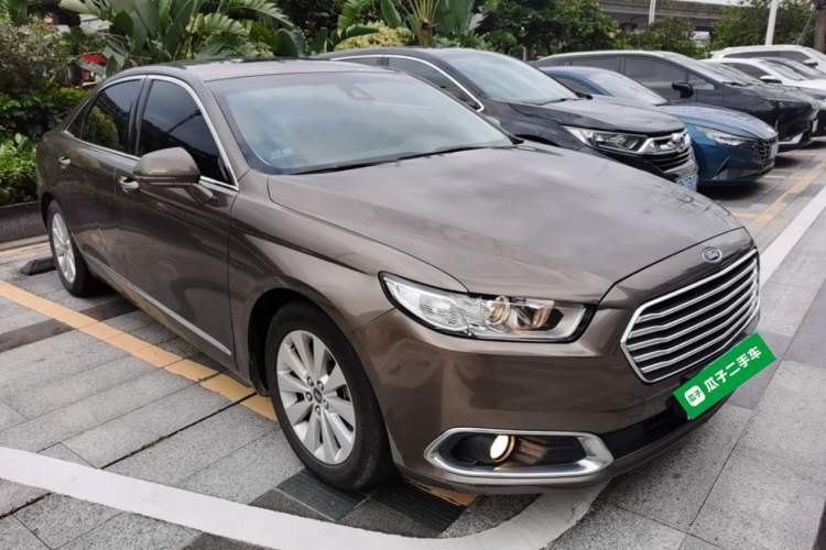 Used Ford Taurus 2016 EcoBoost 180 Luxury Model Front Right 45 Deg