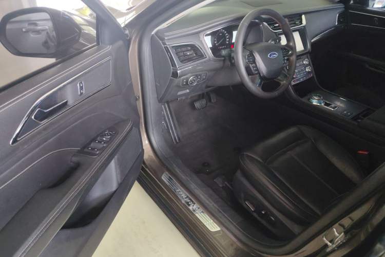 Used Ford Taurus 2016 EcoBoost 180 Luxury Model Interior 2