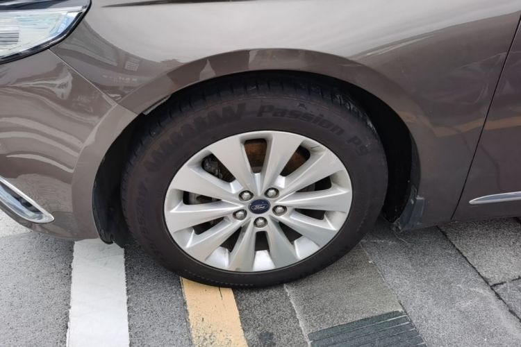 Used Ford Taurus 2016 EcoBoost 180 Luxury Model Left Front Wheel Hub