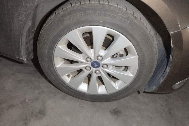 Used Ford Taurus 2016 EcoBoost 180 Luxury Model Right Front Wheel Hub
