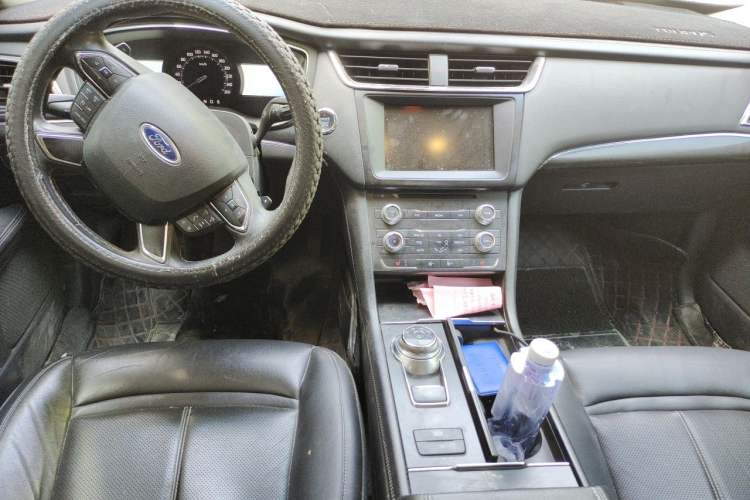 Used Ford Taurus 2016 EcoBoost 180 Luxury Model Center Console